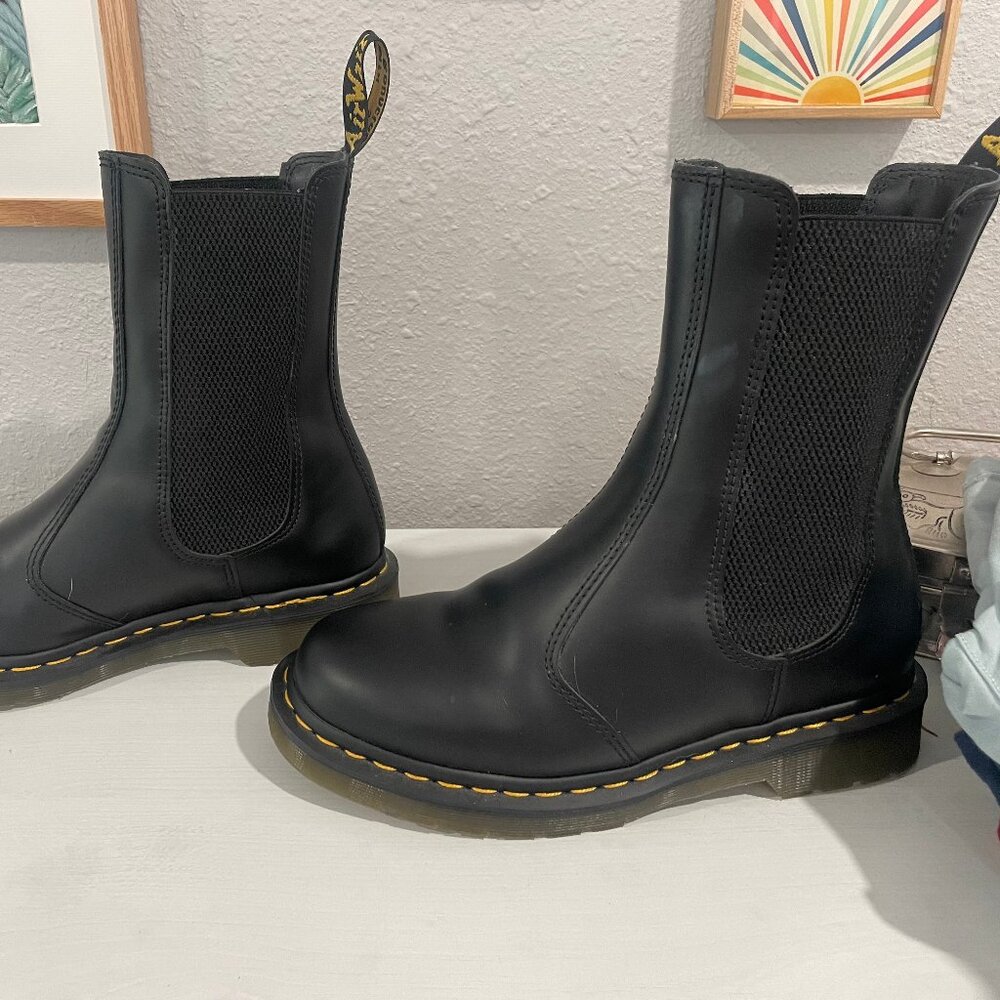 Dr. Martens Size 8 2976 Hi Smooth Leather Chelsea Boots
